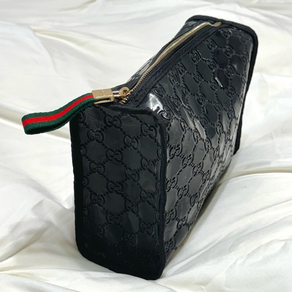 GUCCI RUBBER BLACK COSMETIC BAG - Picture 5 of 10